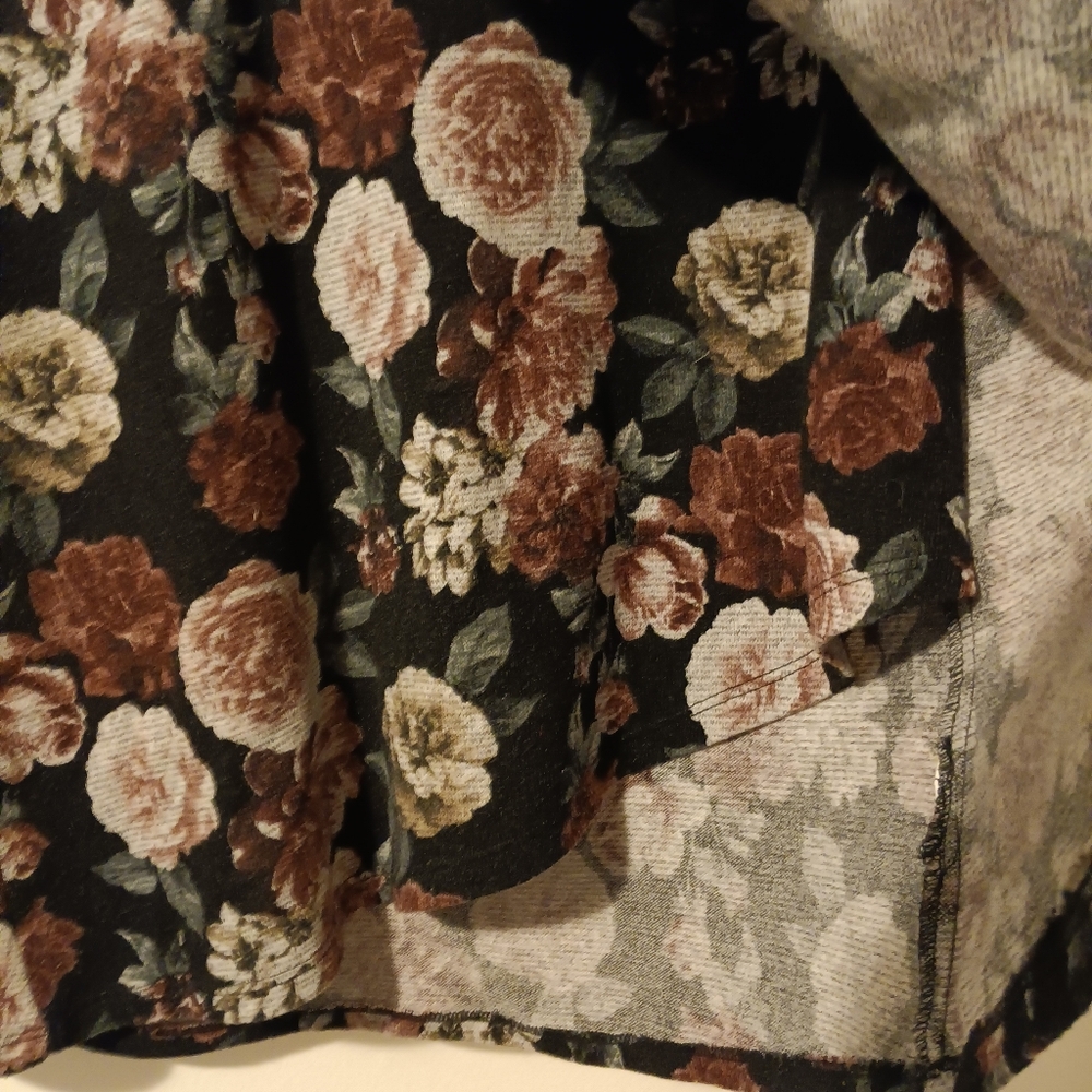 2 For 25$ Black Floral Women's 3/4 Sleeve Blouse with Studded Details - Picture 3 of 4